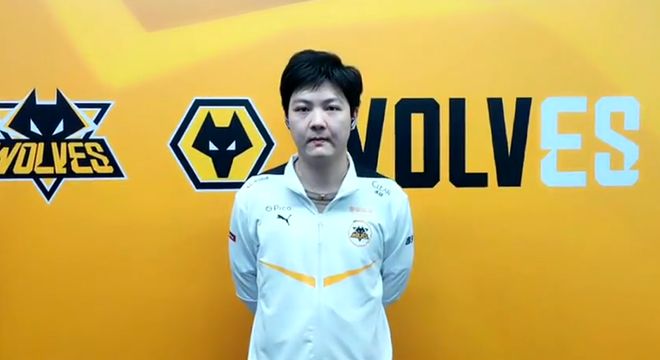 扑克里如何避免情绪决策（打牌时怎样防止情绪干扰决策）