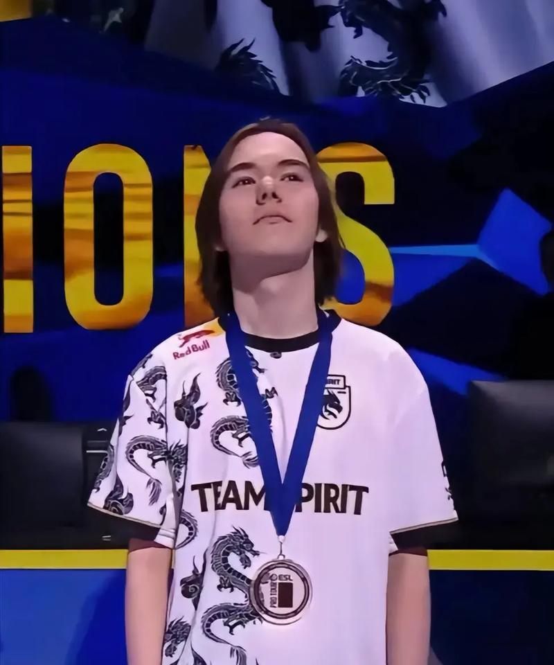 369 ：对面的中野和辅助都在抓我，不给我生存的空间，只能被迫去操作