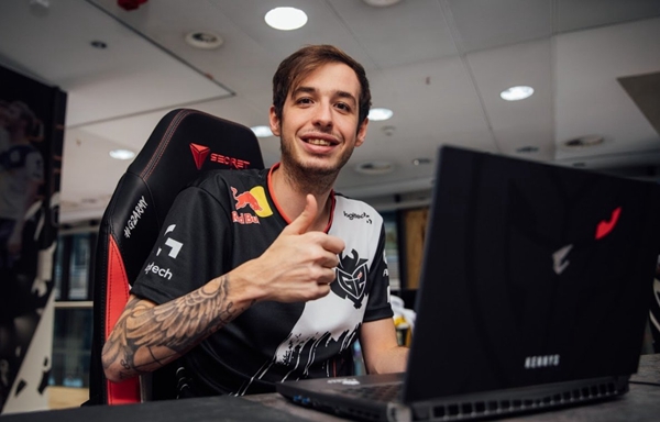 打进TI后的Soniqs中单Quinn在采访中表示：喷子请继续