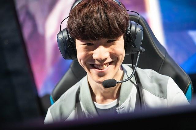 Team WE 正式发布了人员变动公告： Tianzhen 玩家断线